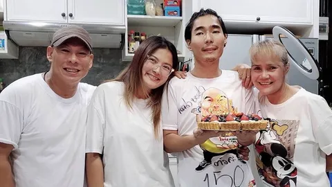 โหน่ง อวยพรวันเกิดลูกเจ้าของร้านบะหมี่ตัวจริง เมียร่วมเฟรมพร้อมหน้า 