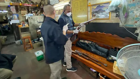 กองปราบบุกร้านซ่อมปืนย่านวังบูรพา รวบเจ้าของโยงเครือข่ายค้าปืนเถื่อน