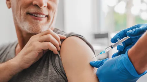 หอต่างประเทศเตือนรัฐบาล อย่าทิ้ง! นักลงทุนต่างชาติเร่งฉีดวัคซีนให้ด้วย