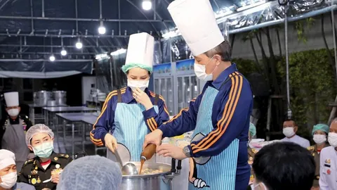 ปีติทรงประกอบอาหาร ในหลวง พร้อม “เจ้าคุณพระ”