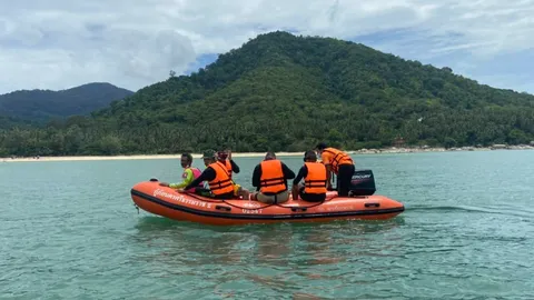 คลื่นซัดเรือล่ม หนุ่มใหญ่ตกปลาจมหาย จนท.ระดมค้นหา ยังไร้วี่แวว