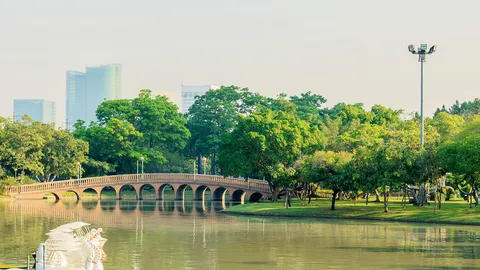 นักวิ่งแอบเก้อ สวนสาธารณะไม่เปิด รอประกาศ กทม. แม้ ศบค. เริ่มคลายล็อก