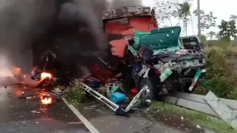 รถบรรทุกชนกัน 3 คันรวด ไฟลุกท่วม ตาย 3 ศพที่สุราษฎร์ธานี 