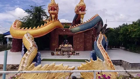 คอหวยมาไหว้ขอพร "พญานาคคู่" ไม่ผิดหวังได้ "เลขเด็ด" ลุ้นโชค 16/6/64