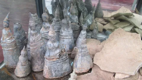 ฮือฮา ขุดพบกรุพระพุทธ เนื้อเงิน 200 ปี คอหวยแห่ส่อง เลขเด็ดเกลี้ยงแผง (คลิป)