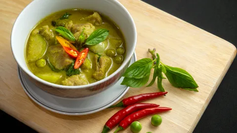 วิธีทำแกงเขียวหวาน สูตรเครื่องแกงปักษ์ใต้ อร่อยเข้มข้น