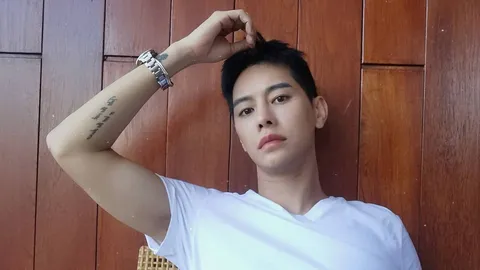 บอมบ์ พี่มาก หน้าเปลี่ยนไปมาก จากหนุ่มหล่อเข้มเป็นอปป้าสไตล์เกาหลี