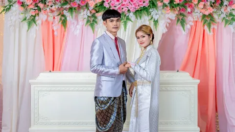 มนต์รัก-หีบศพ “พร็อพ” ถ่ายรูป ชักพาบ่าว-สาว ร่วมหอลงโรง ชีวิตคู่นิรันดร์!