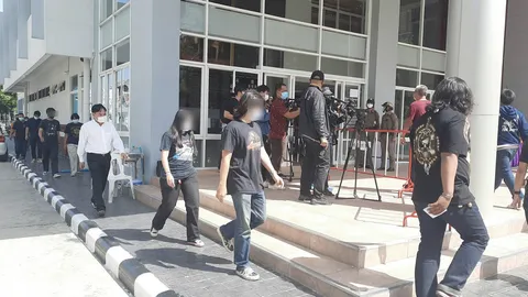 12 รุ่นพี่โหด อุเทนถวาย มอบตัวยอมสารภาพ ร่วมกัน "ซ่อม" น้องปลื้ม