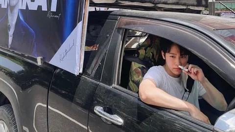 แฟนคลับฮือฮา วอร์ วนรัตน์ รับจ้างขับรถแห่ ไม่เลือกงาน ไม่ยากจน