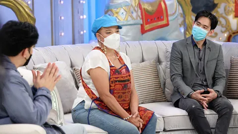 “หนุ่ม-ชม-แอฟ” ซึ้ง “จอย ติตัส” สู้ตาย ถอยรถเข็นใหม่ให้ “ขายข้าวต้ม”