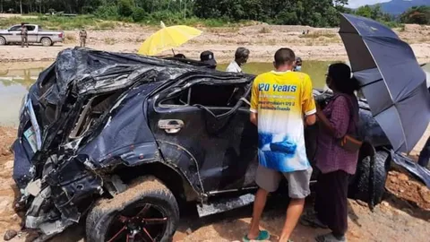 เจอแล้วซากฟอร์จูนเนอร์ ตกสะพานที่นบพิตำ น้ำท่วมใหญ่ปี 63 พังยับทั้งคัน