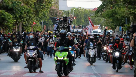 ไล่ “ลุงตู่”