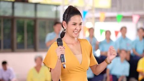 หมิว สิริลภัส โดนปลดพิธีกรฟ้าผ่า ถูกผู้ใหญ่ติงใช้คำหยาบคายในโซเชียล