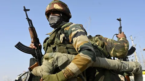 เครียด อินเดียเสริมกำลังทหารอีก 5 หมื่น ตรึงชายแดนติดจีน บนหิมาลัย