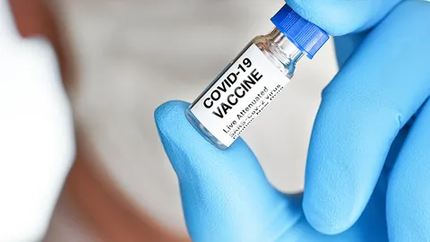 ถล่มไล่นายกฯ ทางรอดคือวัคซีนไม่ใช่ล็อกดาวน์