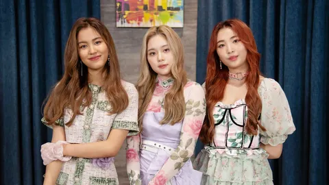 3 สาววง "AR3NA" จัดเต็มโชว์เคส เปิดตัว MV MOVE ON ชวน "มีน" ร่วมโปรเจกต์ (คลิป)