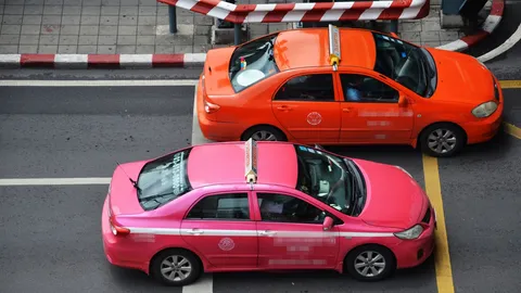 แท็กซี่ฉุกเฉิน "Ambulance Taxi" รับส่งผู้ป่วยโควิด-19 โดยไม่คิดค่าใช้จ่าย