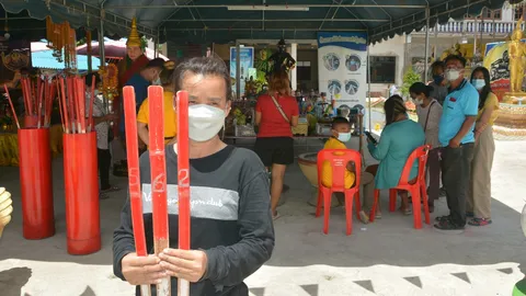 คอหวยแห่ขอเลข ขุนช้างวัดไผ่แขก จุดประทัดสนั่นแก้บนไอ้ไข่ 