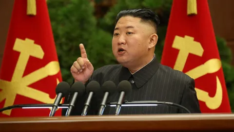 คิม จอง อึน ไล่ออก จนท.อาวุโส ล้มเหลวคุมโควิด ทำเกิดเหตุร้ายแรง