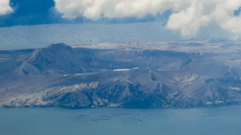 ฟิลิปปินส์อพยพคนนับพัน ภูเขาไฟส่อปะทุ ทางการยกระดับอันตราย