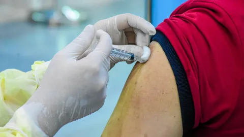 ยอดฉีดวัคซีนทะลุ 10 ล้านโดส กทม. ได้รับพระราชทานซิโนฟาร์มอีก 6,400 โดส