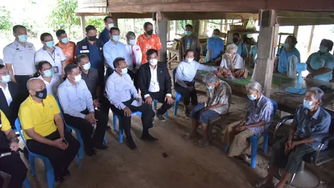 "สมศักดิ์" หาบ้านหลังใหม่ให้ 4 แม่เฒ่า เตรียมย้าย-หลังเจ้าหนี้ล่มเจรจา