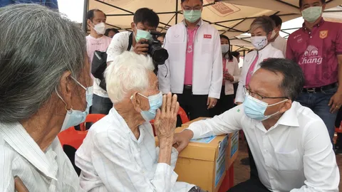 "สมศักดิ์" ทำบุญบ้านใหม่ 4 แม่เฒ่า เผยนายกฯห่วง สั่งจัดการให้เรียบร้อย