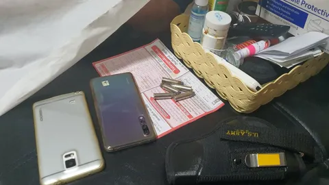 อดีตนายช่างชลประทานปืนลั่น เจาะขมับคาบ้าน คาดเมาเล่น "รัสเซียนรูเล็ต"