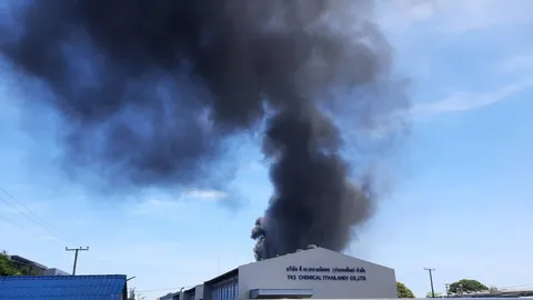 โรงงานใกล้เคียงผวา ยังคุมเหตุไฟไหม้ไม่ได้ วอนเจ้าหน้าที่ช่วย เหตุมีสารเคมีมาก