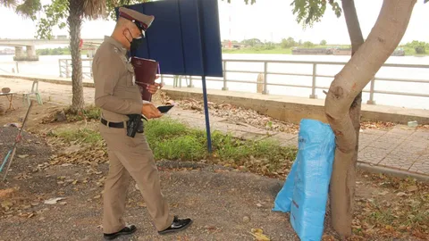 ลุงเก็บของเก่าผงะ พบยาบ้า 5 แสนเม็ด ซุกกระสอบ ทิ้งหน้าวัดที่ปทุมธานี