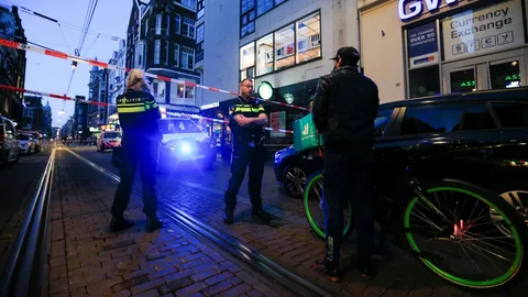 ช็อกเนเธอร์แลนด์ มือปืนดักยิงนักข่าวอาชญากรรมคนดัง บาดเจ็บสาหัส