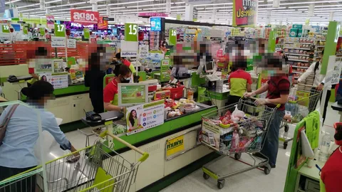 ห้างย่านสะพานควาย ยังซื้อขายปกติ ช็อปหนักๆ ประปราย ไม่ได้ตื่นล็อกดาวน์