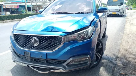 เก๋งชน จยย.ซ้อน 3 แม่คอขาด ลูกดับคาที่ 2 ศพ เพื่อนคนขี่สาหัสที่องครักษ์