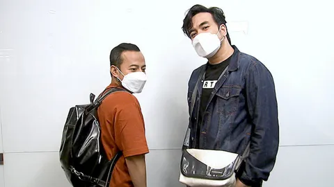 ค้นเป๋าใบโปรด 2หนุ่มวง “ลาบานูน” เปิดเป๋าซุปตาร์ในรายการ “ไนน์เอ็นเตอร์เทน”