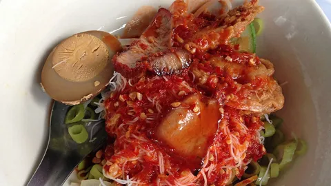 "โล่งโต้ง"–"ผักบุ้งไต่ราว" ร้านยกเข่ง @สุราษฎร์ธานี