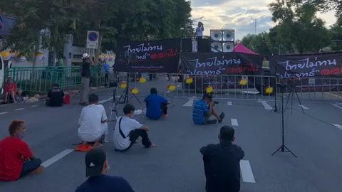 "ไทยไม่ทน" ชุมนุมทิ้งท้าย ก่อนปรับ ทำกิจกรรมออนไลน์ 14 วัน ไล่ "บิ๊กตู่"