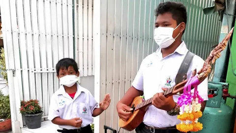 เล่นพิณ เลี้ยง 7 ชีวิต ป.6 ช่วยพ่อแม่หาเงิน