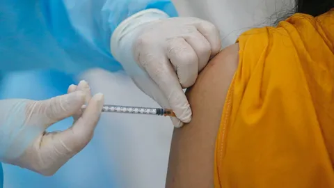 หมอมานพ เห็นด้วยปรับสูตรฉีดวัคซีนโควิด ชี้เหตุผลที่ไม่ควรใช้ซิโนแวค 2 เข็ม