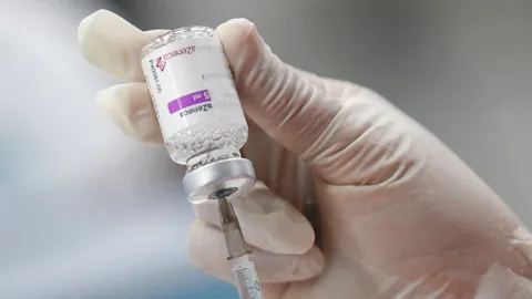 นนทบุรี ประกาศฉีดวัคซีน "โควิด-19" สูตรเดิม ชะลอการฉีดวัคซีนสลับยี่ห้อ