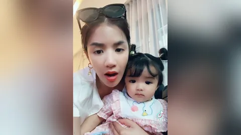 ใบเตย อาร์สยาม อุ้มลูกลิปซิงก์เพลง นะจ๊ะพ่อมึ_สิ ไม่ถึงวันยอดวิว 2 ล้าน