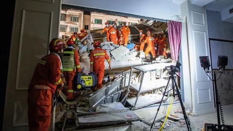 ยุติการค้นหาโรงแรมถล่มในจีน พบแล้ว 17 ศพ