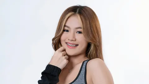 “วีวี่ มนัสวี” เขินหนักจ้องตาหวาน “เนเงิน” ถ่ายทอดเอ็มวีเพลง “ไปอยู่กับคนใหม่โลด”