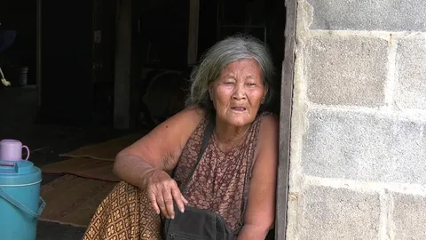 สลด ยายตาบอดติดเตียง นอนเฝ้าตาวัย 75 ถูกไฟช็อตดับคาบ้าน โดยไม่รู้