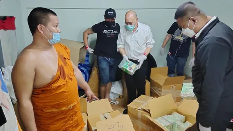 ตร.บุกบ้านย่านหนองแขม รวบพระลอบขนยาของกลางเพียบ นำมาพักรอส่งลูกค้าภาคใต้