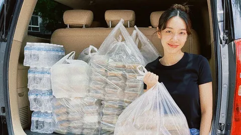 ทำดีเรื่องใหญ่ “มิน-พีชญา” ทำอาหารปรุงสุกแจกจ่ายผู้ได้รับความเดือดร้อนจากโควิด