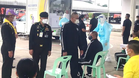 ผบ.นทพ. นำกำลังพลปฏิบัติงานช่วยโควิด เข้าคัดกรองเพื่อป้องกันติดเชื้อ