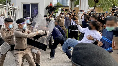 ตีกันเละ 