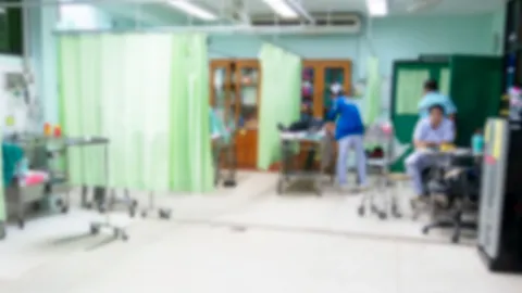 รพ.รามาธิบดี ประกาศงดผ่าตัด-บริการห้องฉุกเฉิน หลังคนไข้โควิดล้น บุคลากรติดเชื้อ