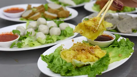 “ลูกชิ้นปลานายโจว” เย็นตาโฟต้มยำแซ่บสะท้าน